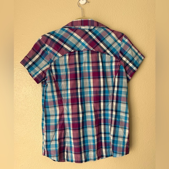 COLUMBIA Button Down 2 forβ $22 βοΈ - Picture 3 of 5